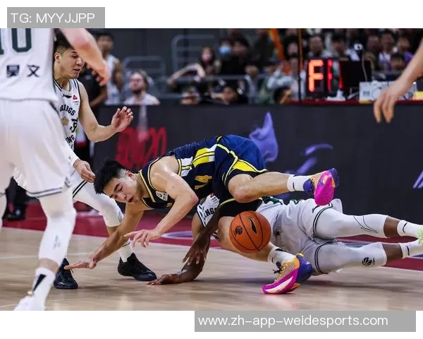 CBA焦点对决广州队迎战广东队全力争胜展现篮球魅力